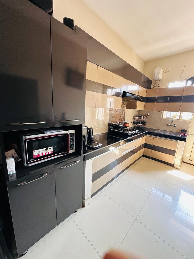 Kitchen, home-town 2.5 Bedroom 1125 Sq.Ft. Apartment In Patiala Road Zirakpur 8015811