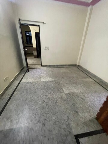 Room in 2 BHK Builder Floor at Ansal Plaza Sector-23, Sector 23 – for Rent
