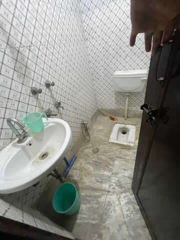 Master Bedroom in 2 BHK Builder Floor at Ansal Plaza Sector-23, Sector 23 – for Rent