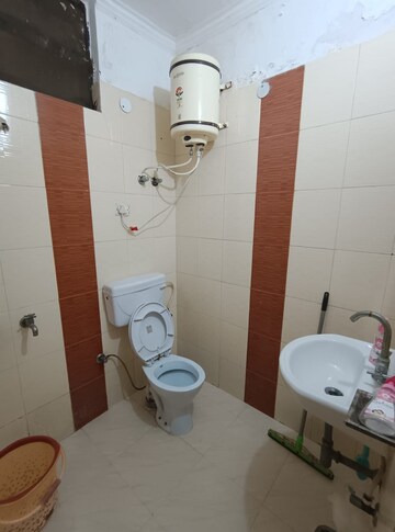 Bathroom in 2 BHK Builder Floor at Ansal Plaza Sector-23, Sector 23 – for Rent