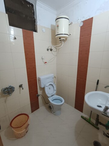 Bathroom in 2 BHK Builder Floor at Ansal Plaza Sector-23, Sector 23 – for Rent