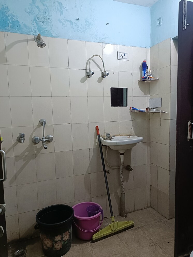 Bathroom, sector 52 1 Bedroom 472 Sq.Ft. Builder Floor In Sector 52 Gurgaon 8015825