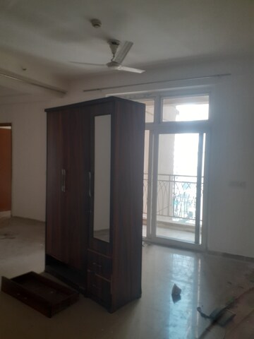 Master Bedroom in 3 BHK Apartment at Sector 16 Yamuna Expressway – for Rent