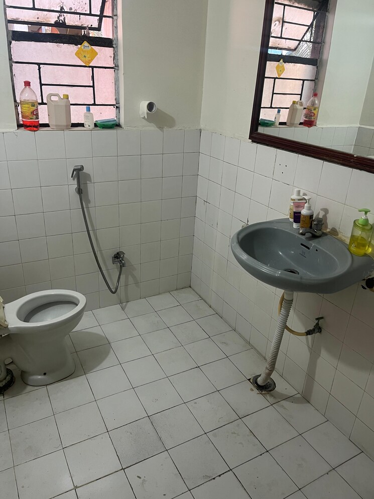 Bathroom, kumar-pragati 2 Bedroom 1050 Sq.Ft. Apartment In Nibm Road Pune 8015884