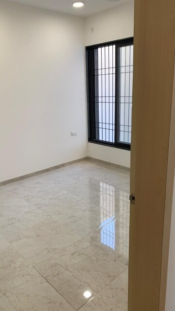 Room in 3 BHK Apartment at Rama Metro Life, Tathawade – for Rent