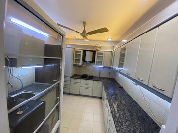Kitchen in 3 BHK Builder Floor at BPTP District, Sector 81 – for Sale