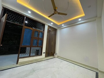 Room in 2 BHK Apartment at Patparganj – for Sale