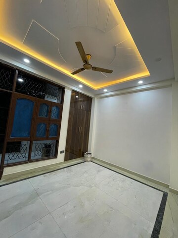 Room in 2 BHK Apartment at Patparganj – for Sale