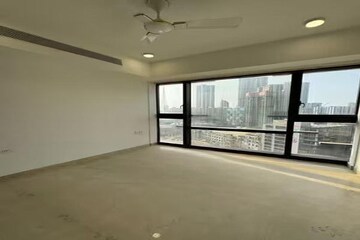 Room in 4 BHK Apartment at Lodha Marquise, Worli – for Rent