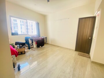Room in 2 BHK Apartment at Lodha Luxuria Priva, Majiwada – for Rent