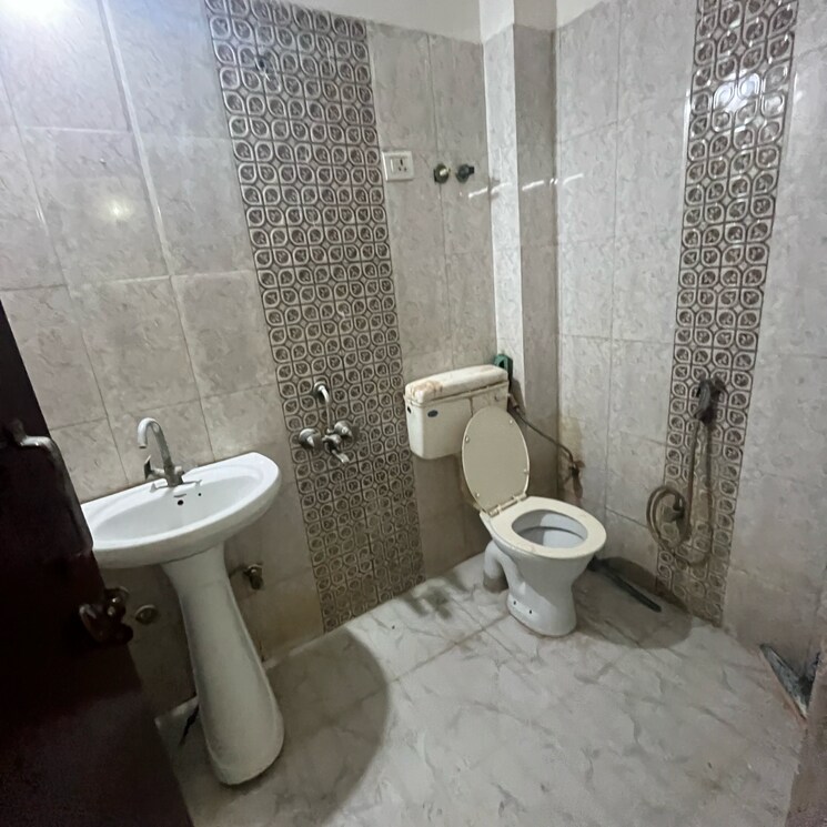 Bathroom, panchsheel vihar 2 Bedroom 80 Sq.Yd. Builder Floor In Panchsheel Vihar Delhi 8016004