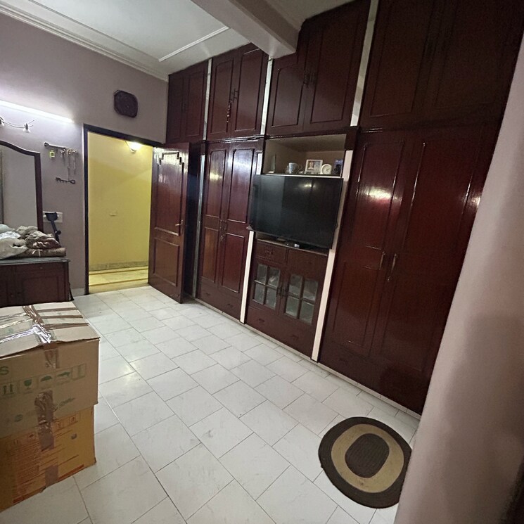 Room, south extension i 3 Bedroom 2100 Sq.Ft. Builder Floor In South Extension I Delhi 8016012