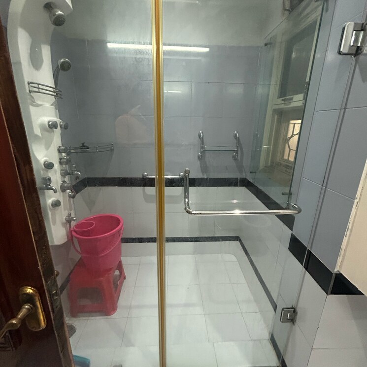 Bathroom, south extension i 3 Bedroom 2100 Sq.Ft. Builder Floor In South Extension I Delhi 8016012