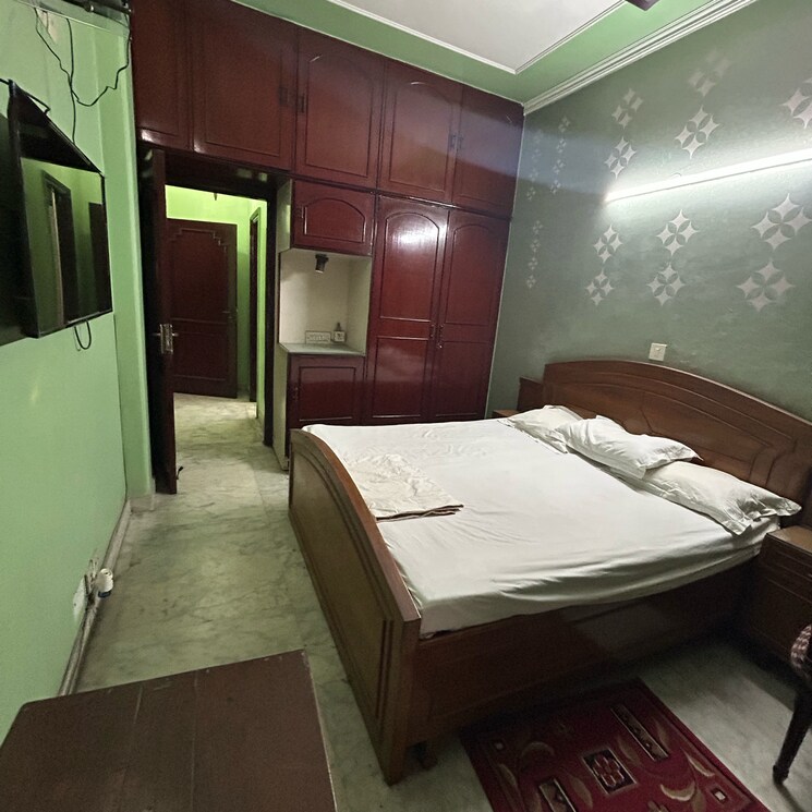 Bedroom, south extension i 3 Bedroom 2100 Sq.Ft. Builder Floor In South Extension I Delhi 8016012