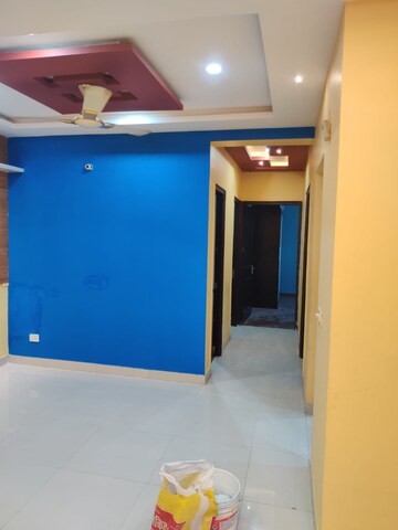 Room in 5 BHK Apartment at Parsvnath Planet, Gomti Nagar – for Rent