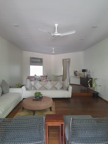 Living Room in 4 BHK Apartment at Venus Apartments Cuffe Parade, Cuffe Parade – for Rent