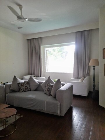 Living Room in 4 BHK Apartment at Venus Apartments Cuffe Parade, Cuffe Parade – for Rent