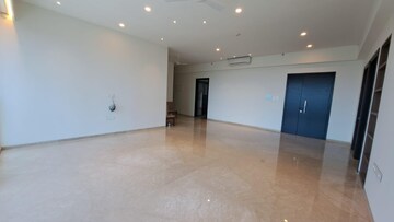 Room in 3 BHK Apartment at Raheja Imperia, Worli – for Rent