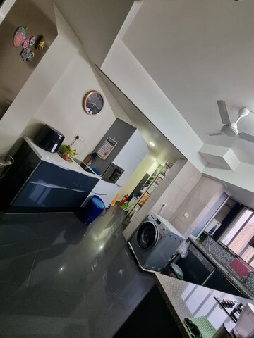 Master Bedroom in 2.5 BHK Apartment at Hiranandani Meadows, Manpada – for Rent