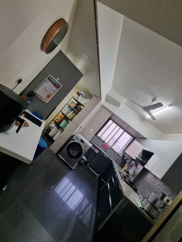 Master Bedroom in 2.5 BHK Apartment at Hiranandani Meadows, Manpada – for Rent