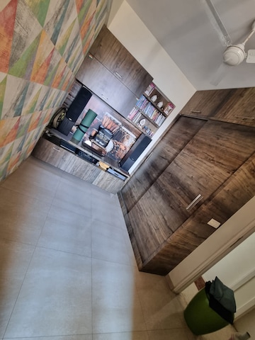 Bedroom in 2.5 BHK Apartment at Hiranandani Meadows, Manpada – for Rent