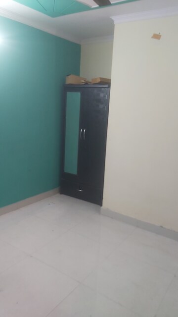 Furnished Amenities in 2.5 BHK Builder Floor at Mayur Vihar – for Rent