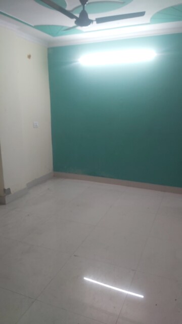 Room in 2.5 BHK Builder Floor at Mayur Vihar – for Rent