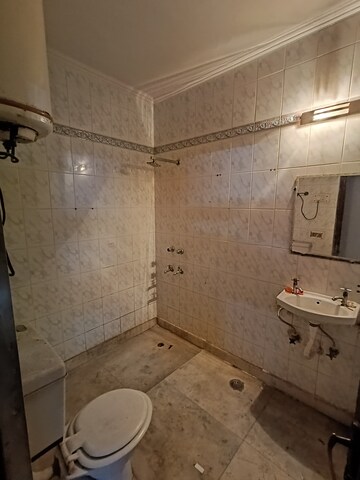 Master Bedroom in 2 BHK Builder Floor at Malviya Nagar – for Rent