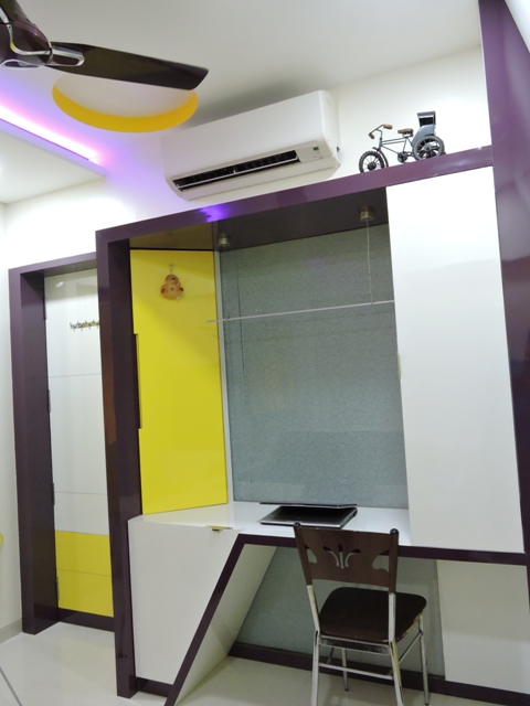 2 BHK Apartment For Sale in Swapna Bhumi Building