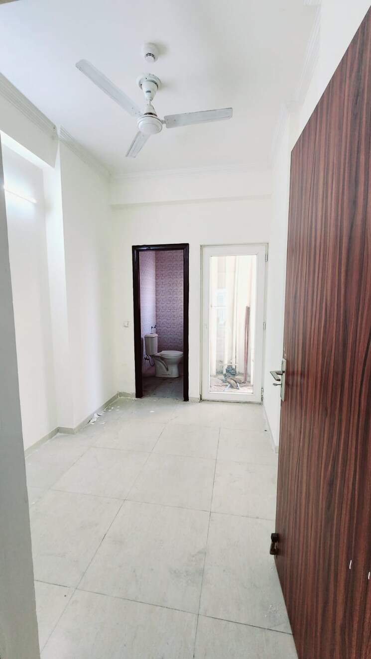 Room, amrapali-crystal-homes 3 Bedroom 1375 Sq.Ft. Apartment In Sector 76 Noida 8016131