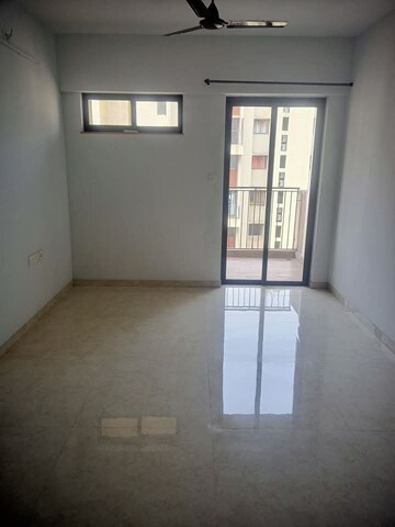 Room in 1.5 BHK Apartment at Lodha Palava City Lakeshore Greens, Dombivli East – for Rent