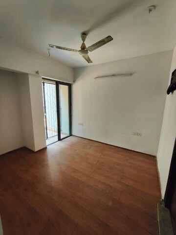 Room in 2.5 BHK Apartment at Lodha Palava City Lakeshore Greens, Dombivli East – for Rent