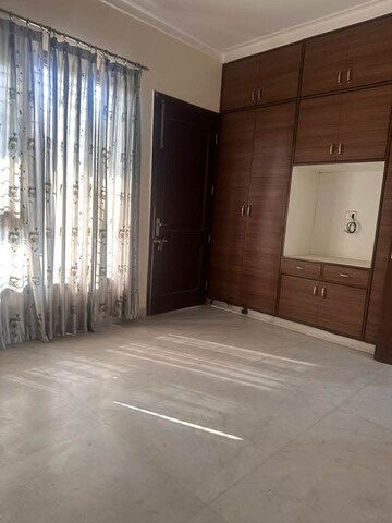 Room in 2 BHK Builder Floor at Sector 15 ii – for Rent