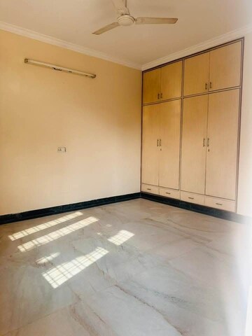 Room in 2 BHK Builder Floor at Sector 15 ii – for Rent