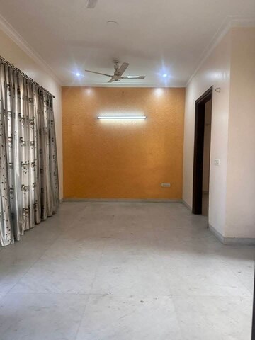 Room in 2 BHK Builder Floor at Sector 15 ii – for Rent