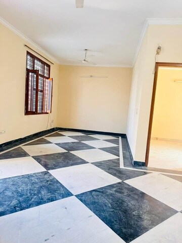 Room in 2 BHK Builder Floor at Sector 15 ii – for Rent