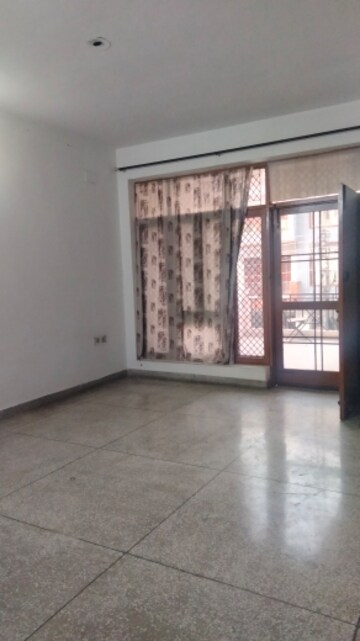 Room in 2 BHK Builder Floor at Sector 15i – for Rent