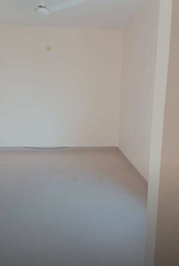 Room in 4 BHK Apartment at Alaknanda Apartment Gomti Nagar, Gomti Nagar – for Rent