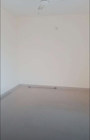 Room in 4 BHK Apartment at Alaknanda Apartment Gomti Nagar, Gomti Nagar – for Rent