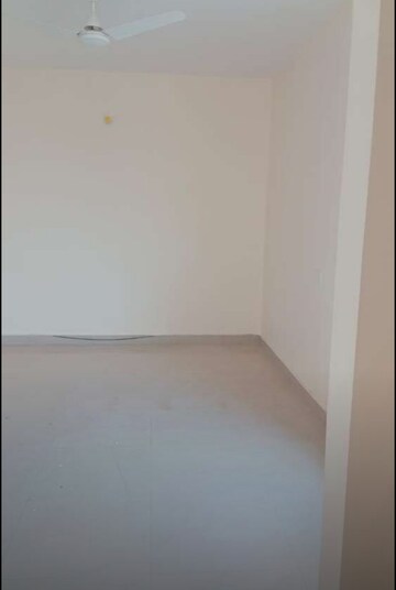 Master Bedroom in 4 BHK Apartment at Alaknanda Apartment Gomti Nagar, Gomti Nagar – for Rent