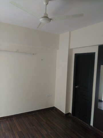 Room in 3 BHK Apartment at Supertech Cape Town, Sector 74 – for Sale