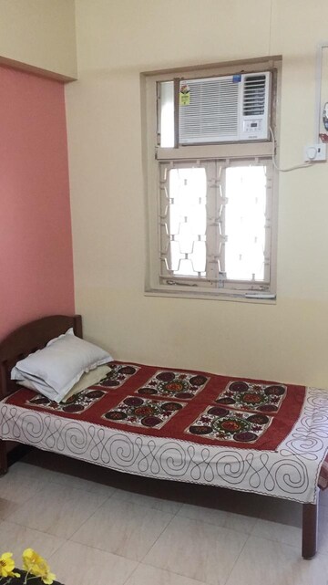 Room in  Pg at Arahant Society, Santacruz East – for Rent