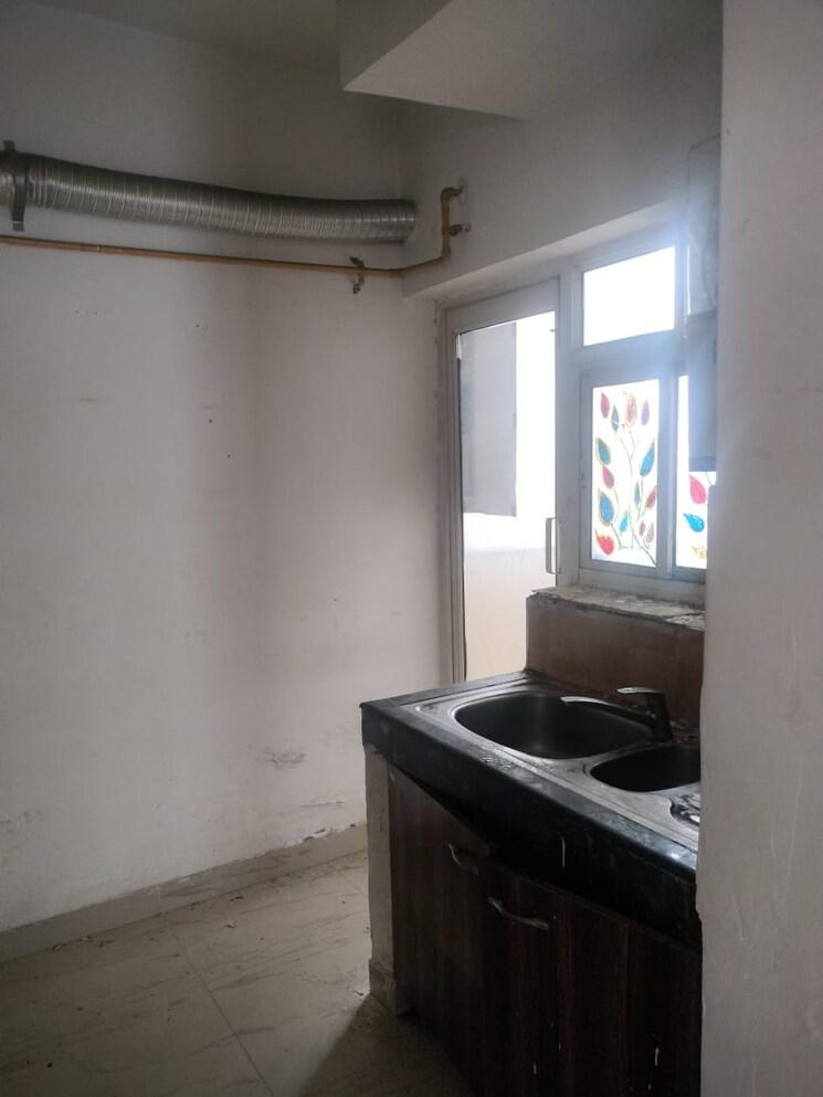 Kitchen, paras-tierea 3 Bedroom 1565 Sq.Ft. Apartment In Sector 137 Noida 8016316