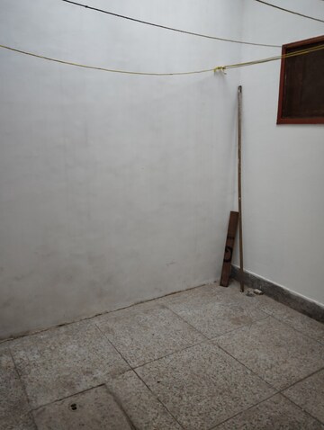 Master Bedroom in 2 BHK Independent House at Vikas Nagar – for Rent