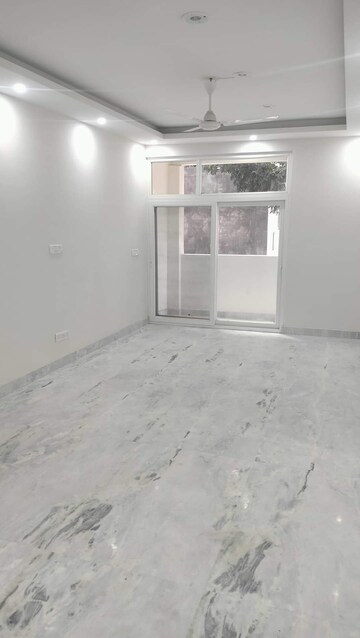 Room in 3 BHK Builder Floor at Pitampura – for Rent