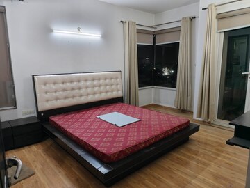 Bedroom in 2.5 BHK Apartment at Mahanagar – for Rent