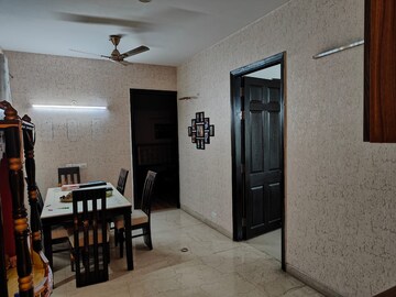 Living Room in 2.5 BHK Apartment at Mahanagar – for Rent