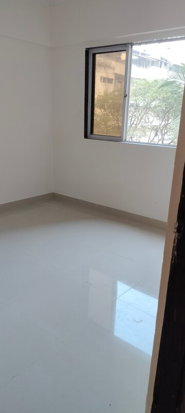 Room in 2 BHK Apartment at Ashish CHS Andheri, Andheri West – for Rent