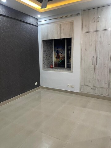 Room in 3 BHK Apartment at Ramprastha City The Atrium, Sector 37d – for Rent