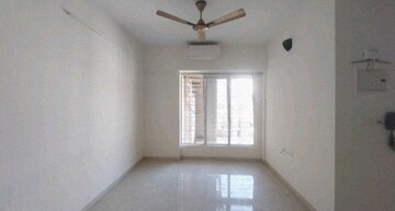 Room in 1 BHK Apartment at Lodha Amara, Kolshet Road – for Rent